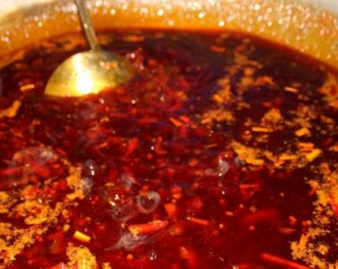 判斷麻辣火鍋底料質(zhì)量好壞的標(biāo)準(zhǔn)是什么？