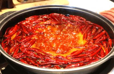 火鍋店的紅油究竟有何獨(dú)特魅力？其售價(jià)又該如何定奪？