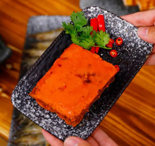 如何慧眼識牛油紅油底料？秘訣在手，美味即成半！