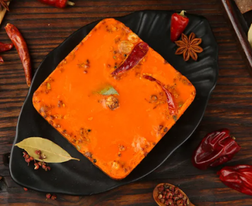 品味重慶經(jīng)典，老火鍋紅油底料入口那一刻，辣香四溢，你嘗過嗎？